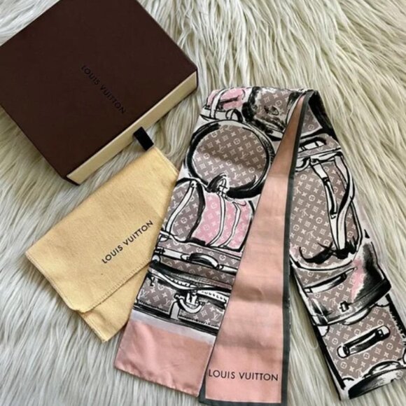 Louis Vuitton Rare & Limited Edition Pink and Gray Rose Poudre Trunks Silk Scarf - Picture 2 of 10